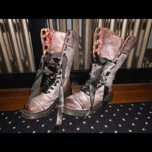 Dr Marten Triumph distressed boots